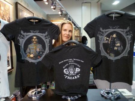 Gail and her elegantly designed Freak t-shirts at the 2012 San Diego Comic-Con.